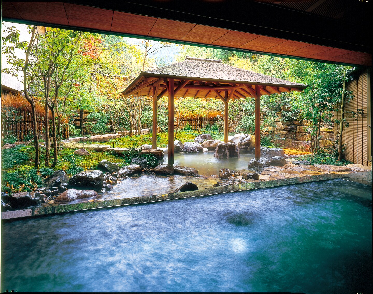 Nishimuraya Hotel Shogetsutei offers a classic Japanese onsen experience.城崎温泉位於日本關西兵庫縣北方，是關西地區日本海沿岸的溫泉區，這裡不僅是西村屋（Nishimuraya Hotel Shogetsutei）的家，更是一處秘境