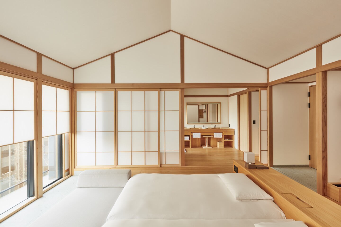 Azumi Setoda was designed by Kyoto-based architect Shiro Miura.