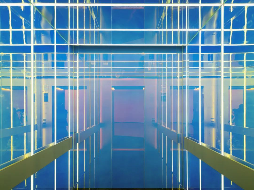 電梯內部