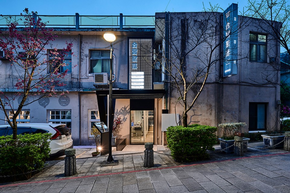 禾乃川豆製所/蔡嘉豪 本埠設計 店鋪入口夜間街景