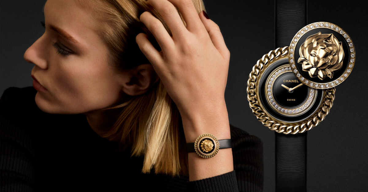 Mademoiselle Privé腕錶系列向來是香奈兒最具看點的作品系列，不論是從香奈兒女士寓所的屏風、童年待過的修道院的花窗，還是她最愛的山茶花，這個系列的創作靈感都來自於香奈兒鍾愛的圖騰和符碼