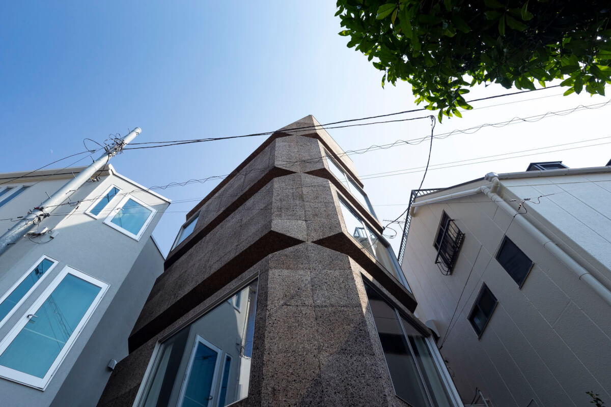 出窓の塔居 Bay Window Tower House ／藤貴彰 藤悠子Takaaki Fuji + Yuko Fuji Architecture
