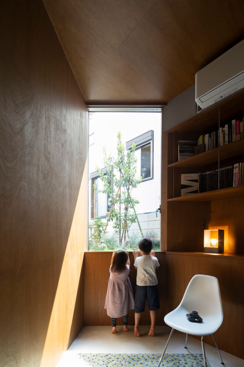 出窓の塔居 Bay Window Tower House ／藤貴彰 藤悠子Takaaki Fuji + Yuko Fuji Architecture