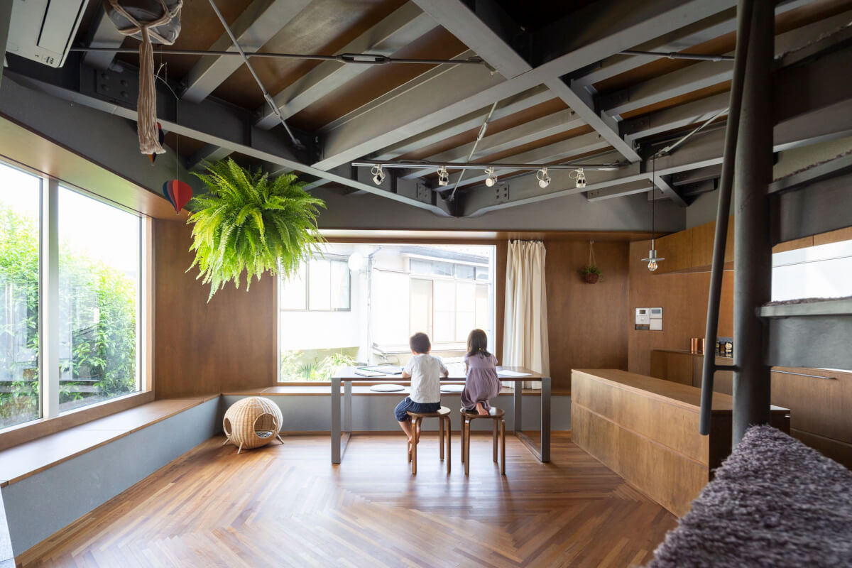 出窓の塔居 Bay Window Tower House ／藤貴彰 藤悠子Takaaki Fuji + Yuko Fuji Architecture