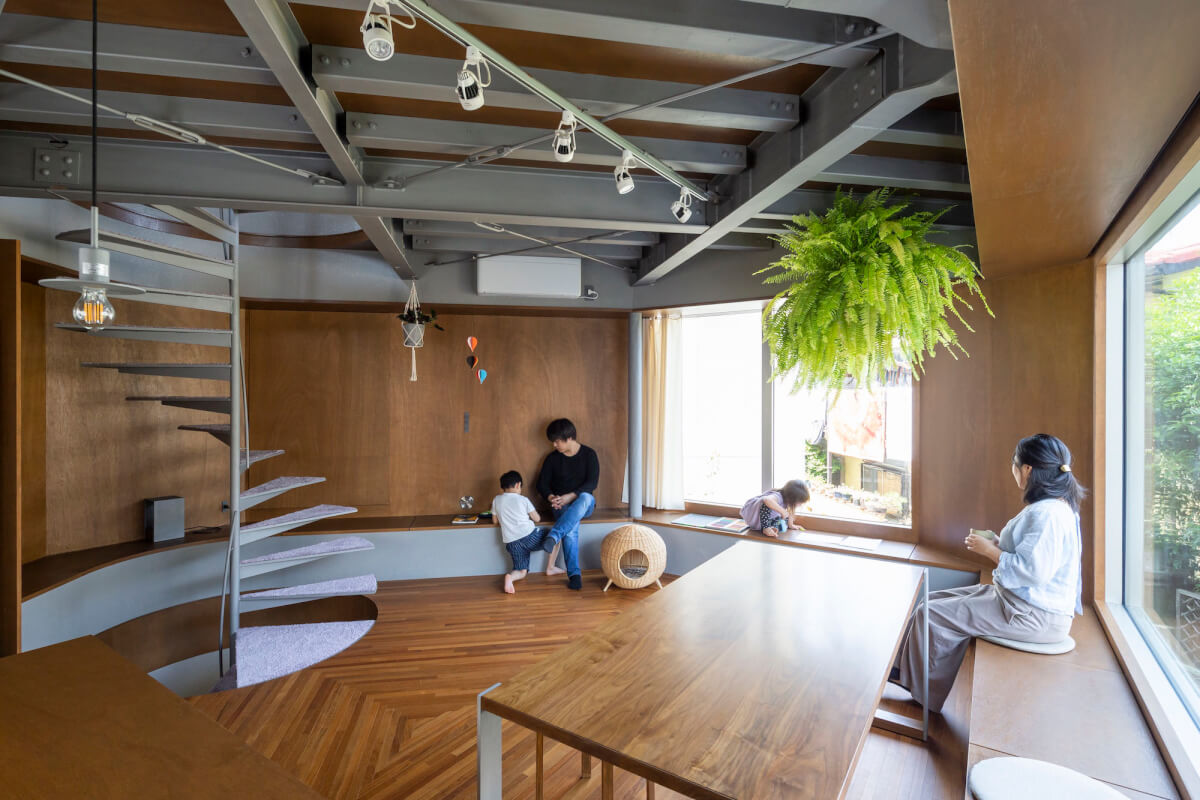 出窓の塔居 Bay Window Tower House ／藤貴彰 藤悠子Takaaki Fuji + Yuko Fuji Architecture