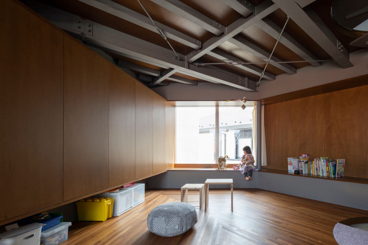 出窓の塔居 Bay Window Tower House ／藤貴彰 藤悠子Takaaki Fuji + Yuko Fuji Architecture