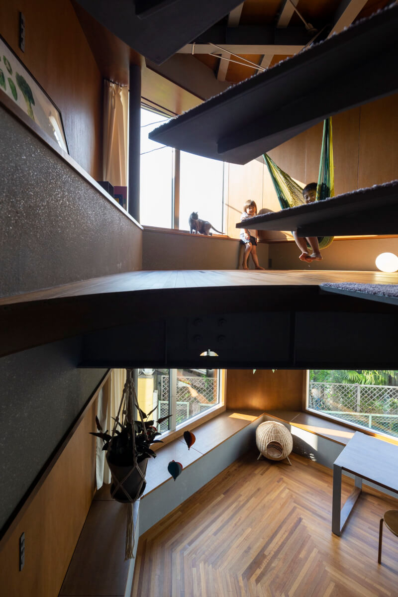 出窓の塔居 Bay Window Tower House ／藤貴彰 藤悠子Takaaki Fuji + Yuko Fuji Architecture