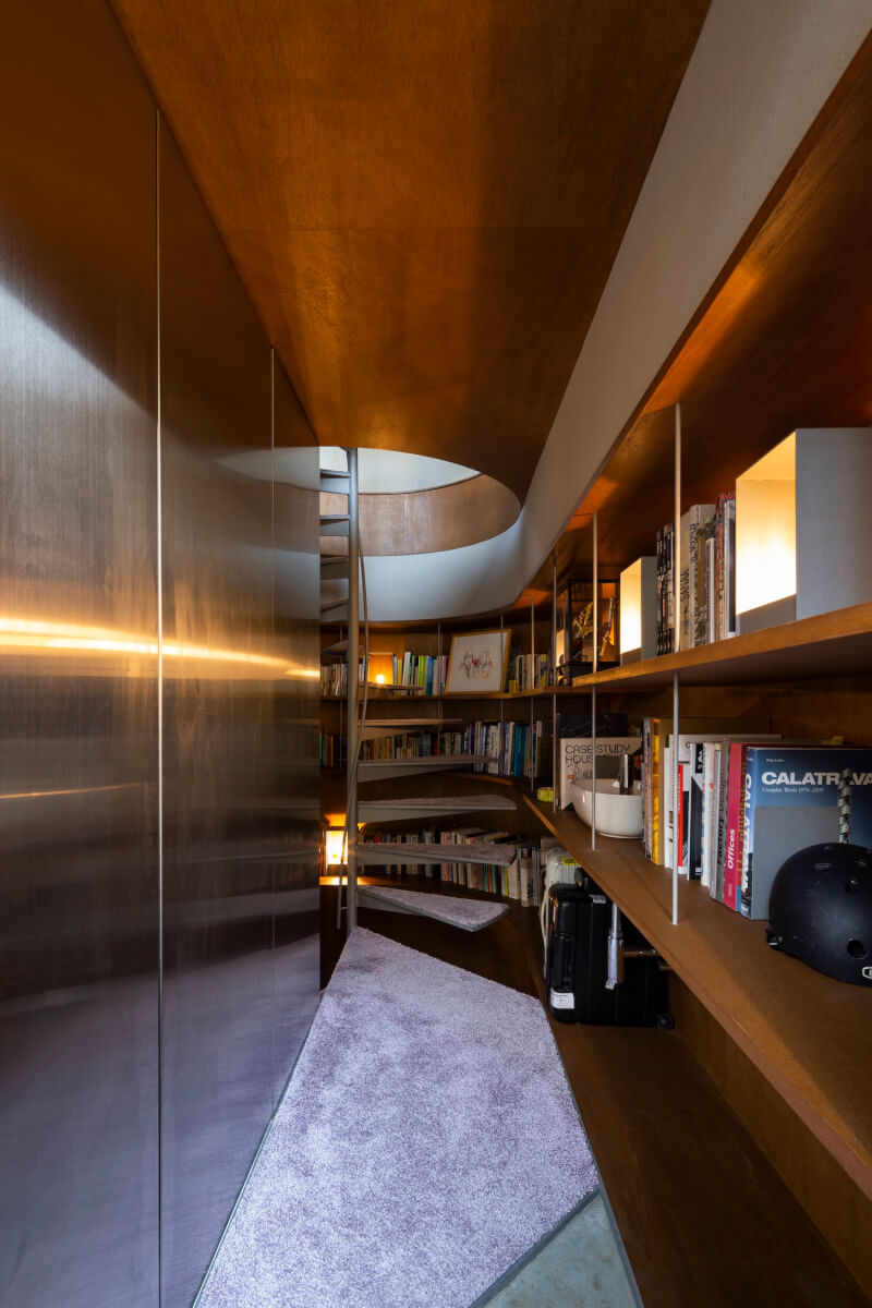 出窓の塔居 Bay Window Tower House ／藤貴彰 藤悠子Takaaki Fuji + Yuko Fuji Architecture