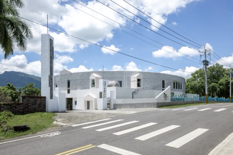 於2020年動工增建新的「嘉義縣大埔國中小附設幼兒園」,由究境聯合建築師事務所(office aaa)打造的新幼兒園建築樓結合了社區共讀站,提供當地居民一個公共的學習空間