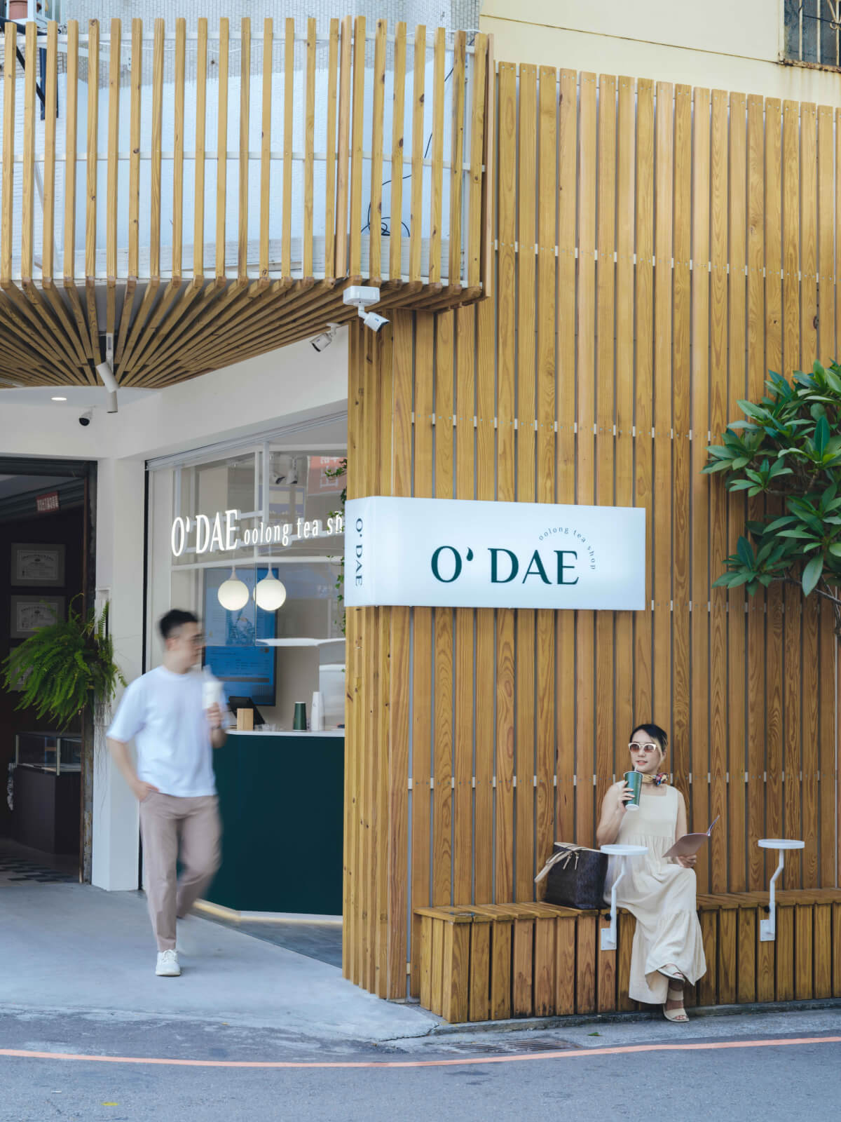 O’DAE不僅僅是一個品牌，它的形象和靈魂是為了迎合每個消費者在日常不同時刻的需求而精心設計的。無論是清晨的第一缕曙光，還是午后的悠閒時光，或是夜幕低垂時的寧靜時刻，O’DAE的茶飲都是每個時間段的完美伴侶