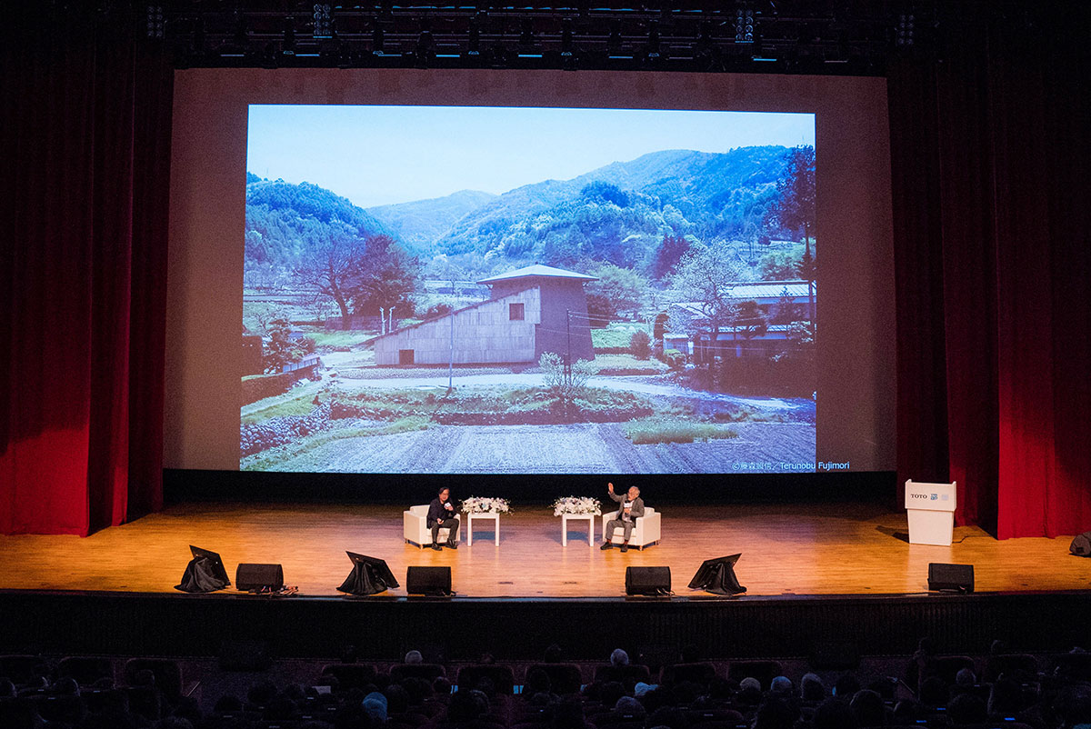 日本建築大師藤森照信講座分享自然與建築和諧設計理念