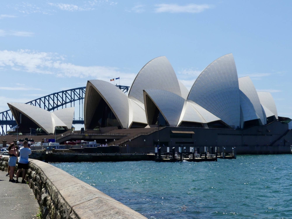 雪梨歌劇院 The iconic structure with its shell-shaped roof at Bennelong Point in Sydney is a source of immense pride for many Australians.位於雪梨Bennelong Point的貝殼狀屋頂標誌性建築是許多澳洲人的驕傲。| Tomoko Otake