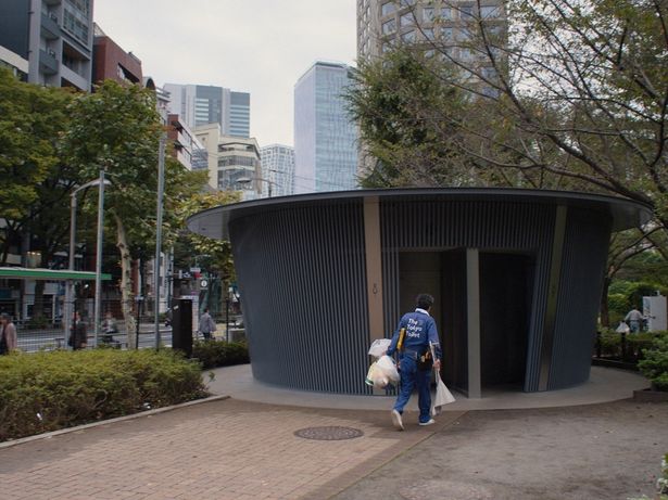 神宮通公園廁所由安藤忠雄設計，秉承了日本通風防潮的傳統