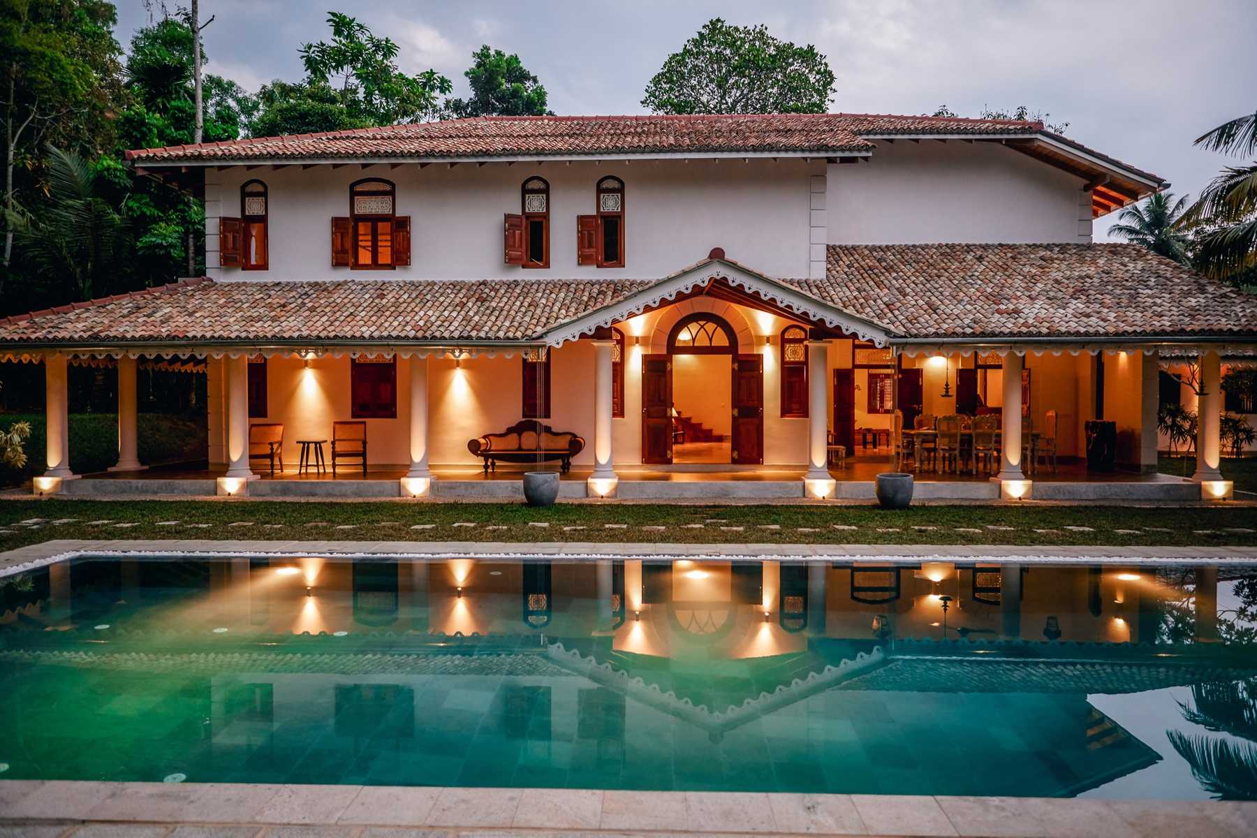 Kalukanda House，位於Weligama衝浪小鎮，由英斯里蘭卡室內設計師Dee Gibson經營，以女性賦權為中心的度假勝地提供瑜伽、呼吸工作、靈氣和阿育吠陀