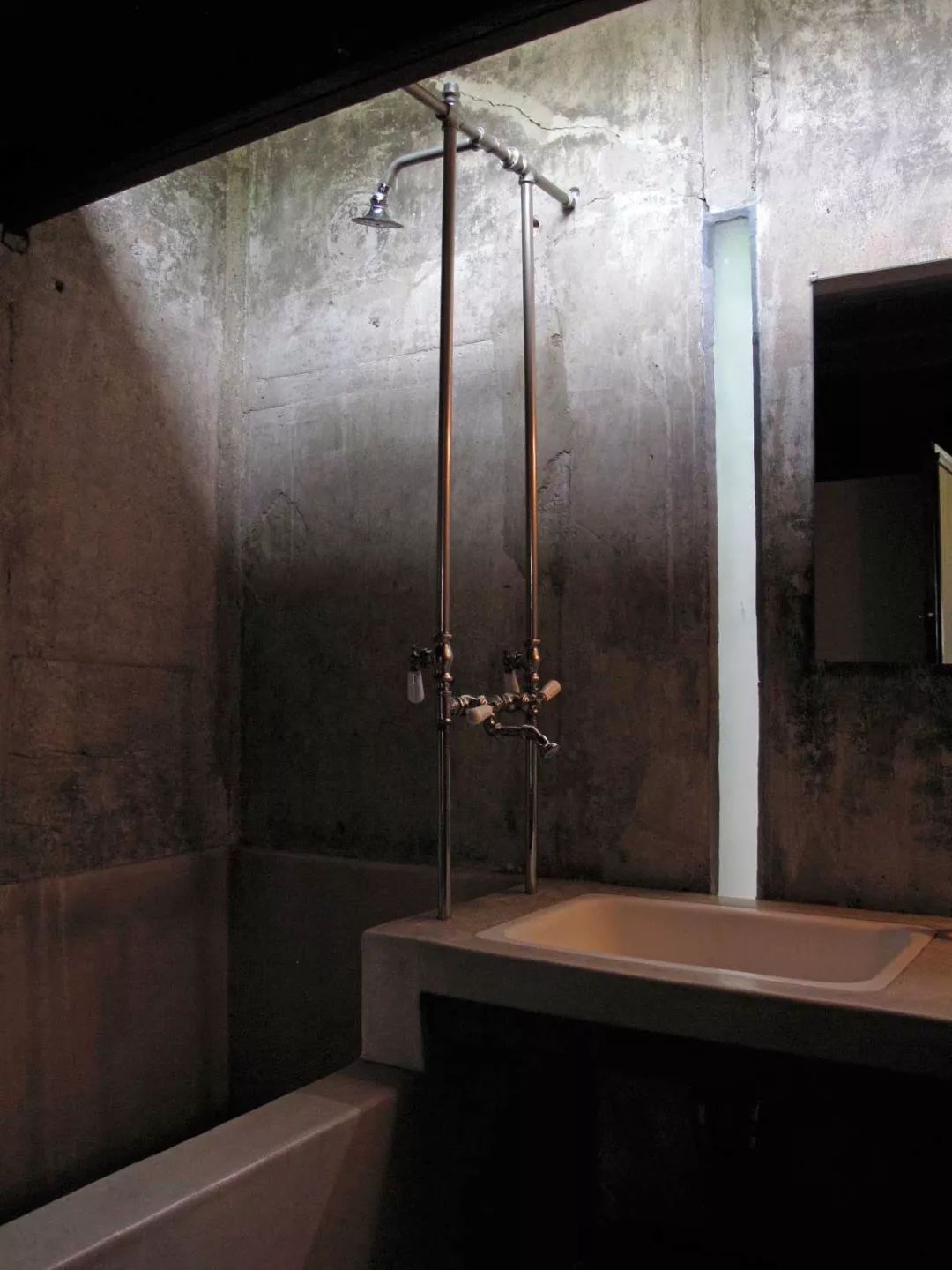 巴黎玻璃之家「Maison de Verre」，皮耶·夏羅（Pierre Chareau）
