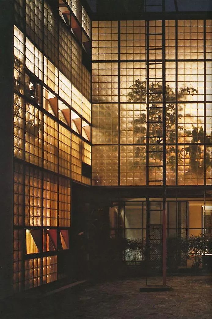 巴黎玻璃之家「Maison de Verre」，皮耶·夏羅（Pierre Chareau）