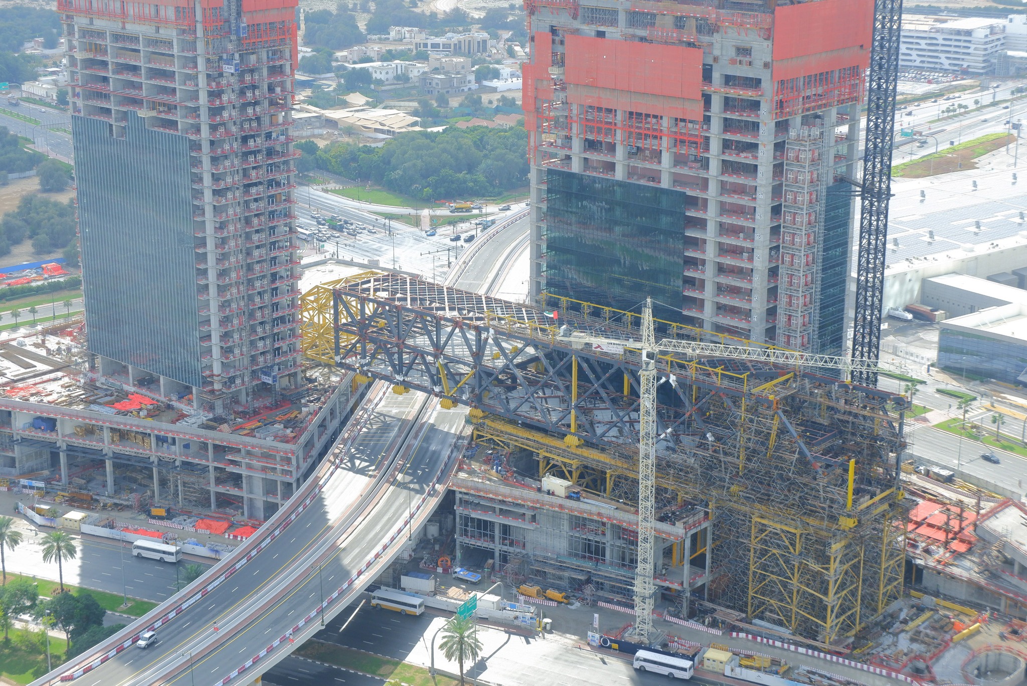 THE LINK還沒吊裝至定位前的工地相片