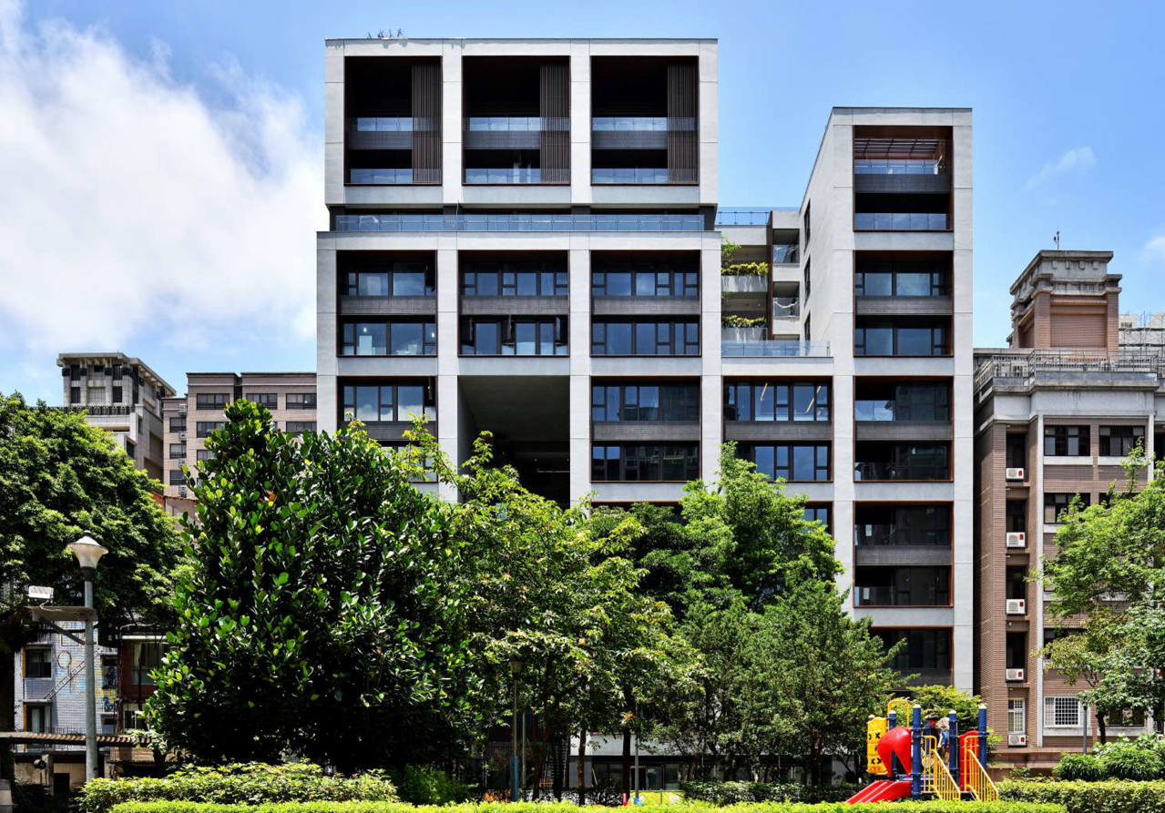 B2-004　貴象
設計單位：大尺建築＋郭旭原聯合建築師事務所
業　　主：璞永建設