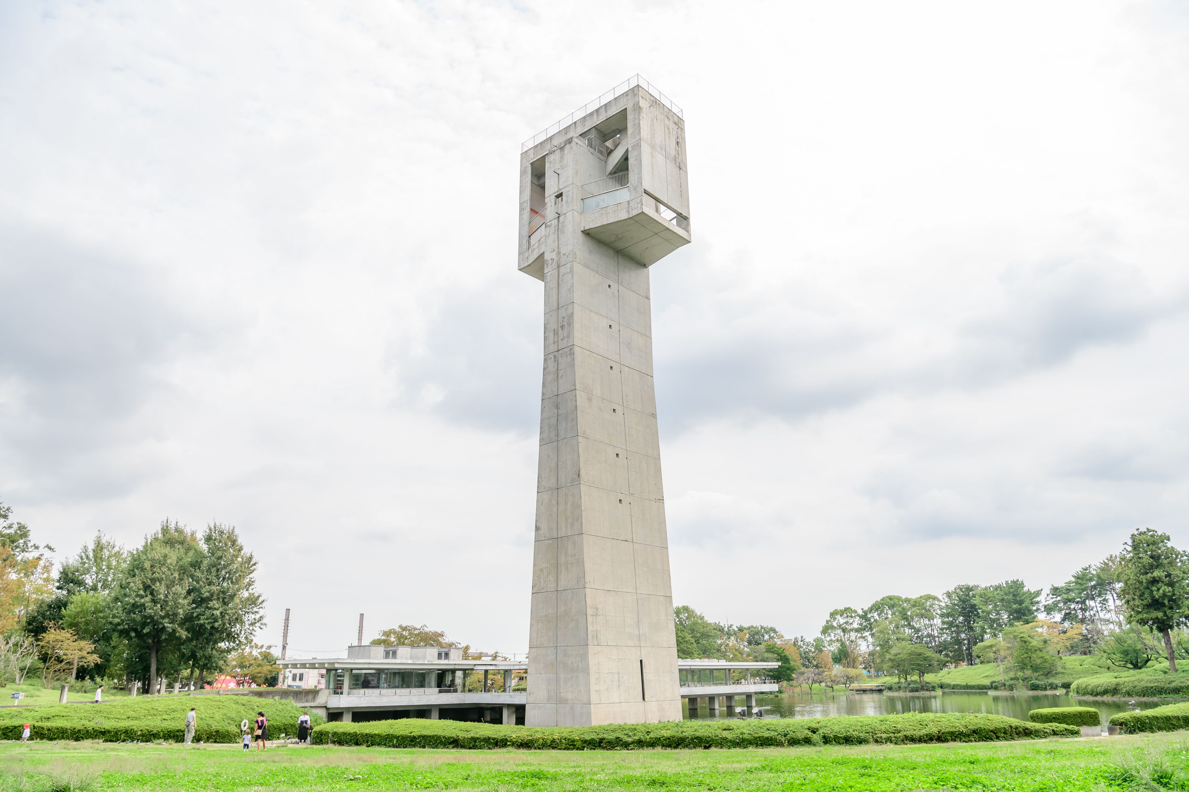 松見公園的一大亮點是由知名日本建築師菊竹清訓設計的高度達45米的展望塔