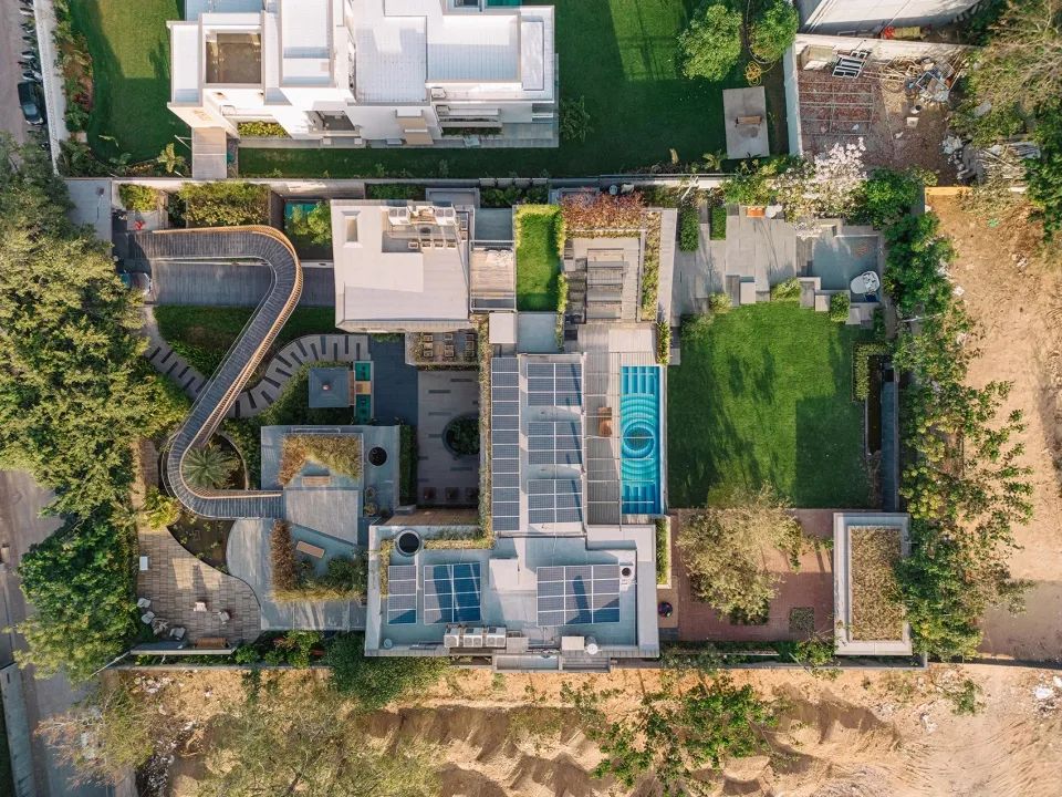 總樓地板面積達2200平方公尺的私人住宅,由Openideas Architects設計,應對地產企業家的居住想像與多元需求