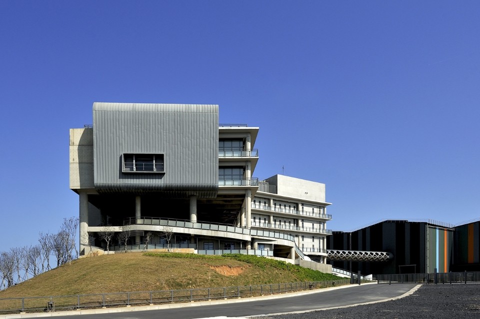 建築本身以簡單的材料構成；圖片提供：張哲夫建築師事務所