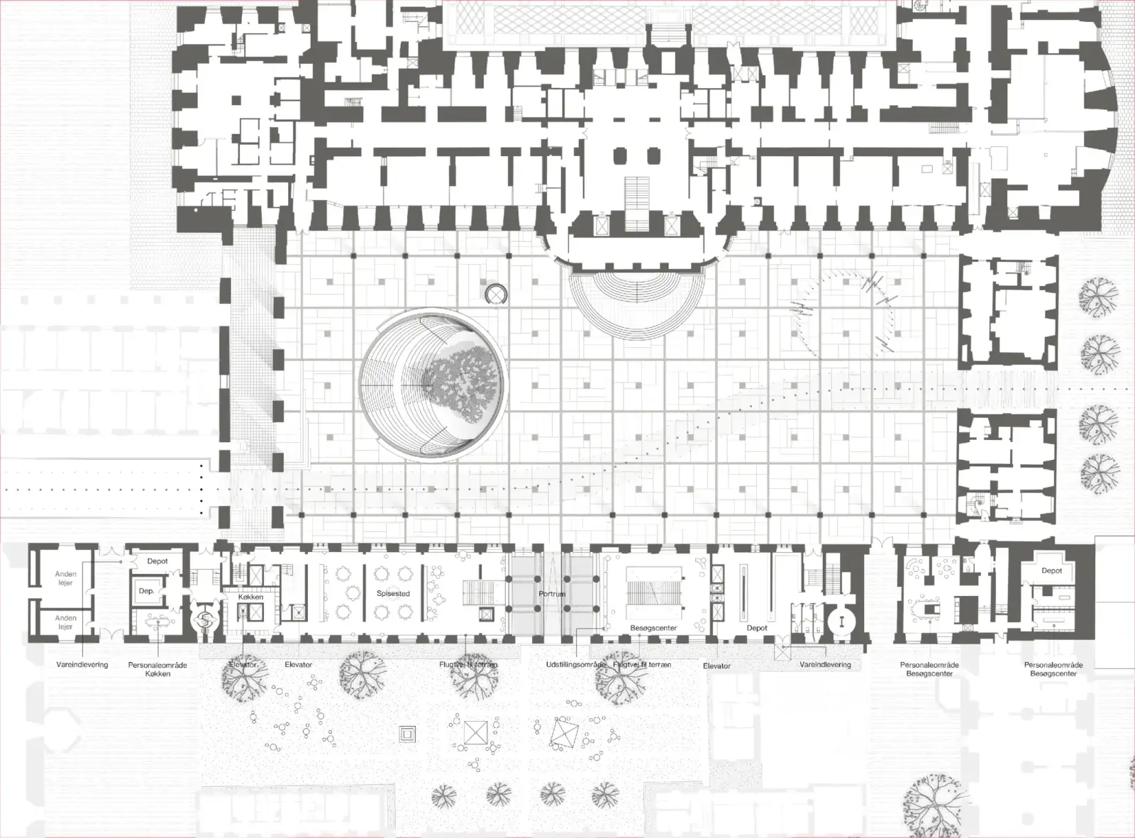 地面層平面圖：顯示議會庭院由克里斯蒂安堡宮現有建築和前國家檔案館建築構成，新入口通往下方空間
