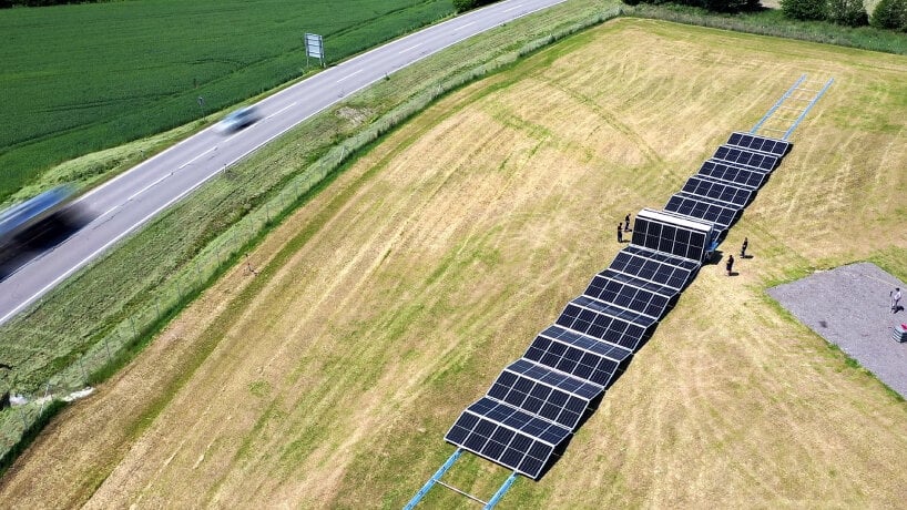 奧地利能源公司SolarCont推出「Solarcontainer」行動式太陽能發電容器，專為臨時無電場景設計。這款可攜式發電站內置可摺疊太陽能板