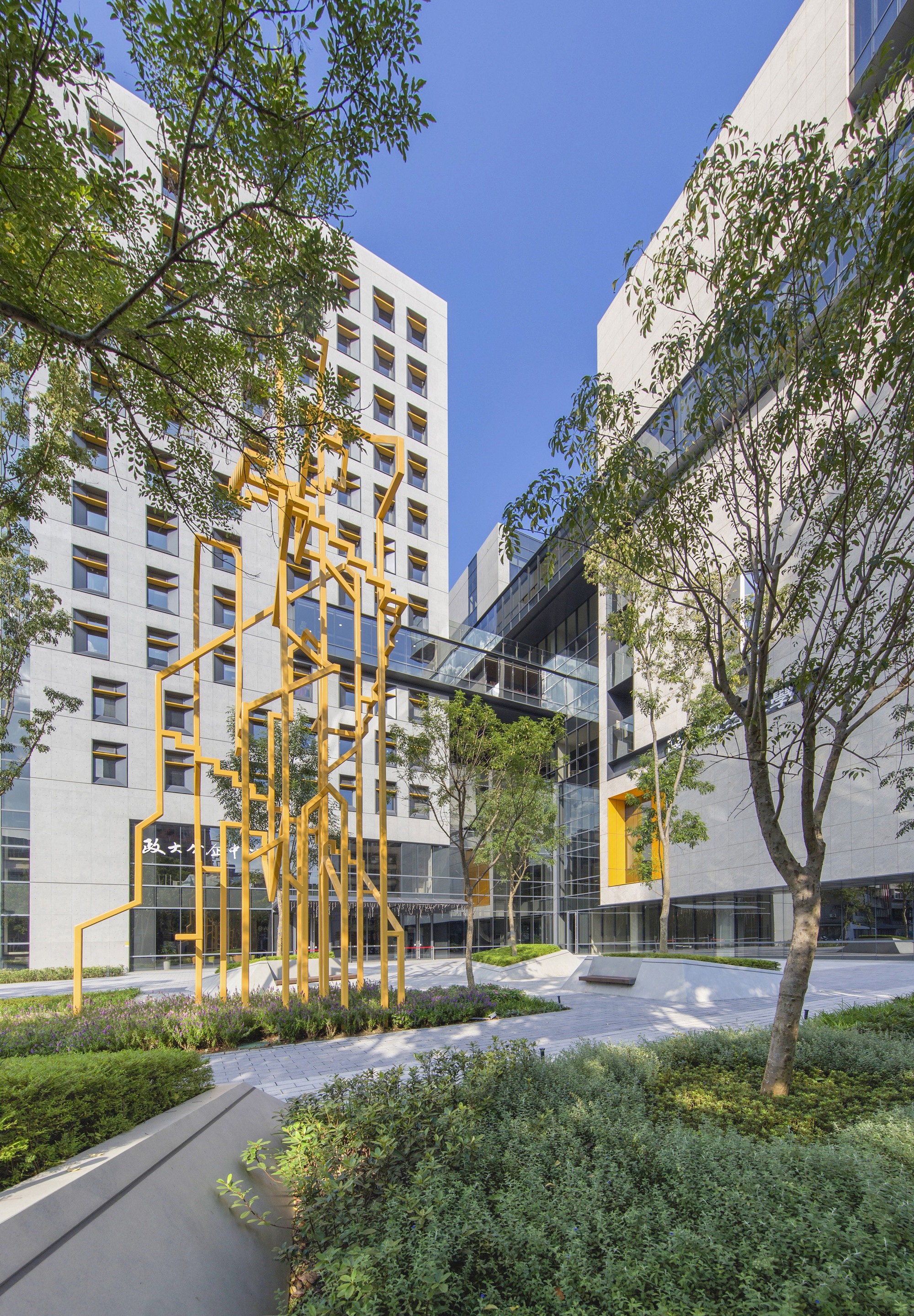 政治大學公共行政及企業管理教育中心／JJPAN 潘冀聯合建築師事務所