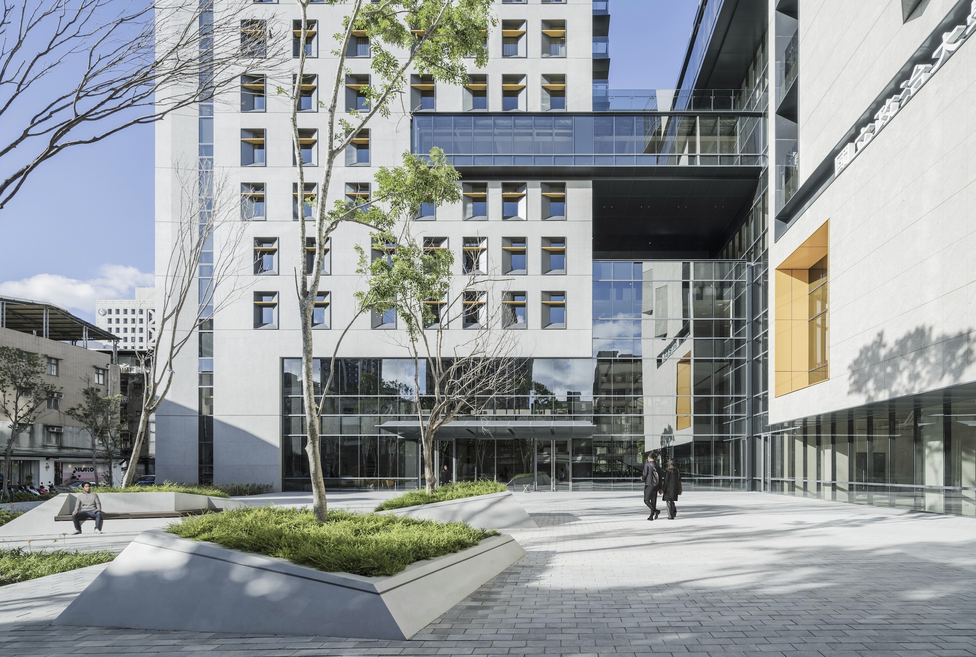 政治大學公共行政及企業管理教育中心／JJPAN 潘冀聯合建築師事務所