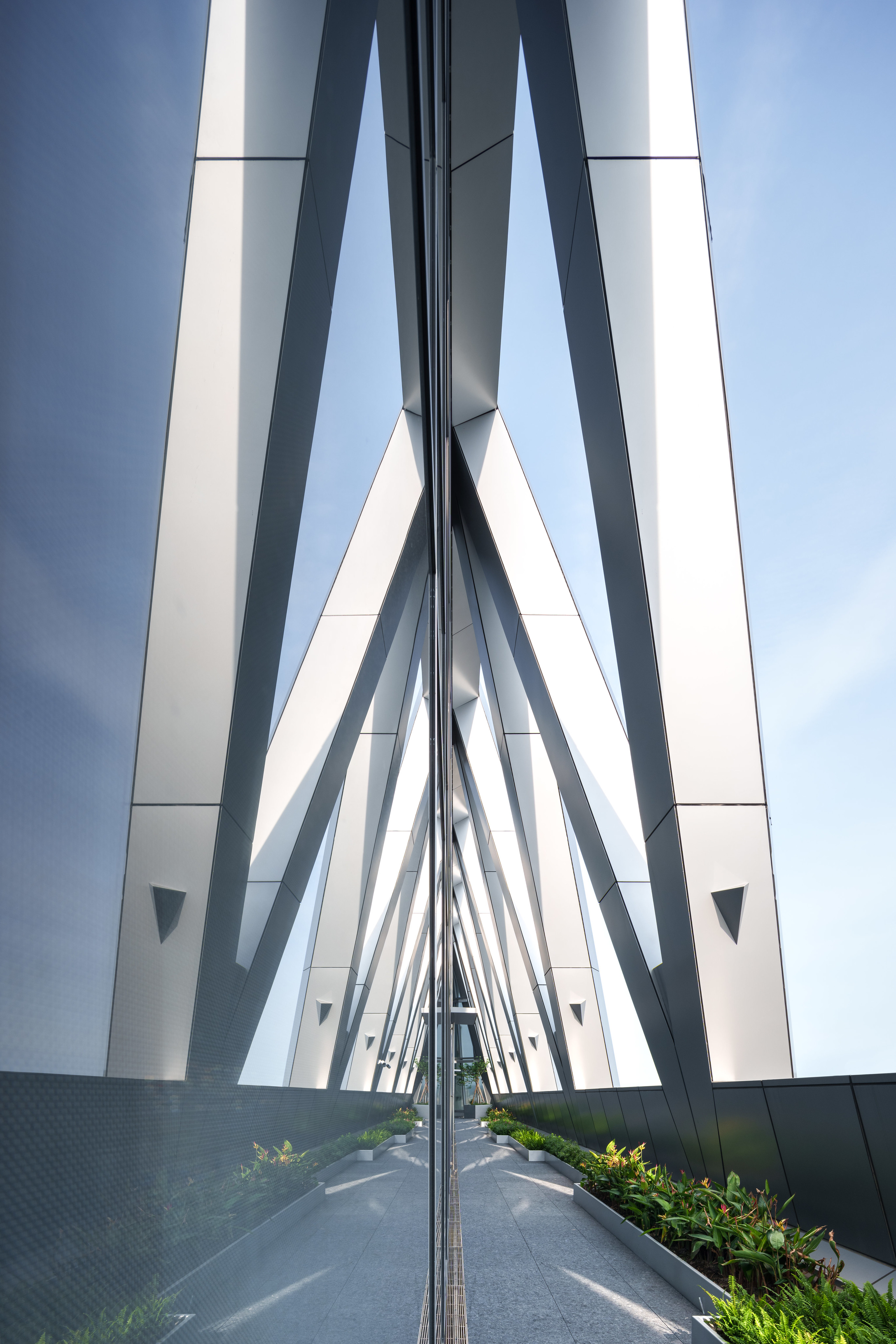 JJP團隊以精心設計的結構系統展現上海商業儲蓄銀行新總行大樓外牆框架的工藝之美。攝影：YHLAA