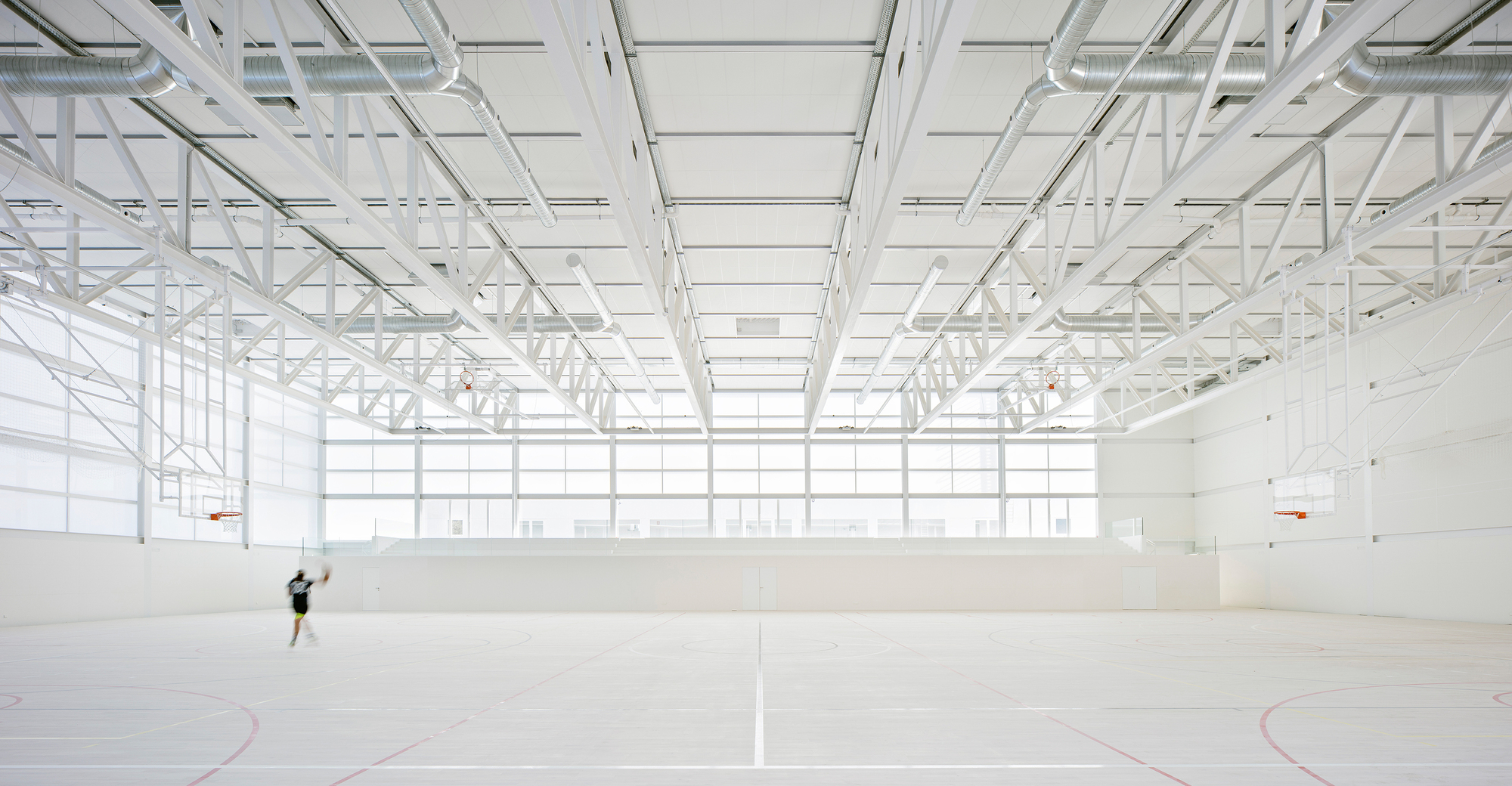 西班牙 Pozuelo de Alarcón Francisco de Vitoria University大學Centro Deportivo UFV學校運動中心／Alberto Campo Baeza （攝影：Javier Callejas）