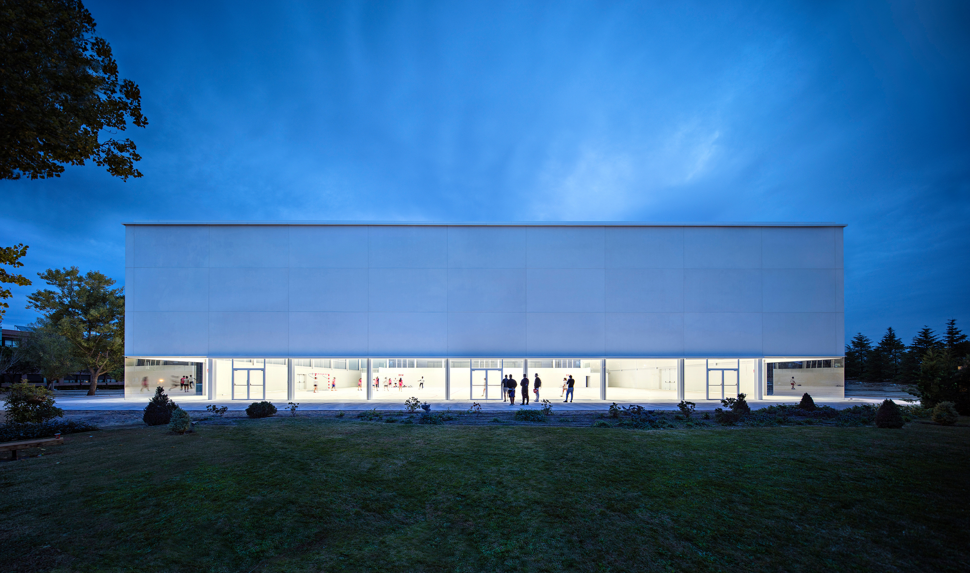 西班牙 Pozuelo de Alarcón Francisco de Vitoria University大學Centro Deportivo UFV學校運動中心/Alberto Campo Baeza (攝影:Javier Callejas)