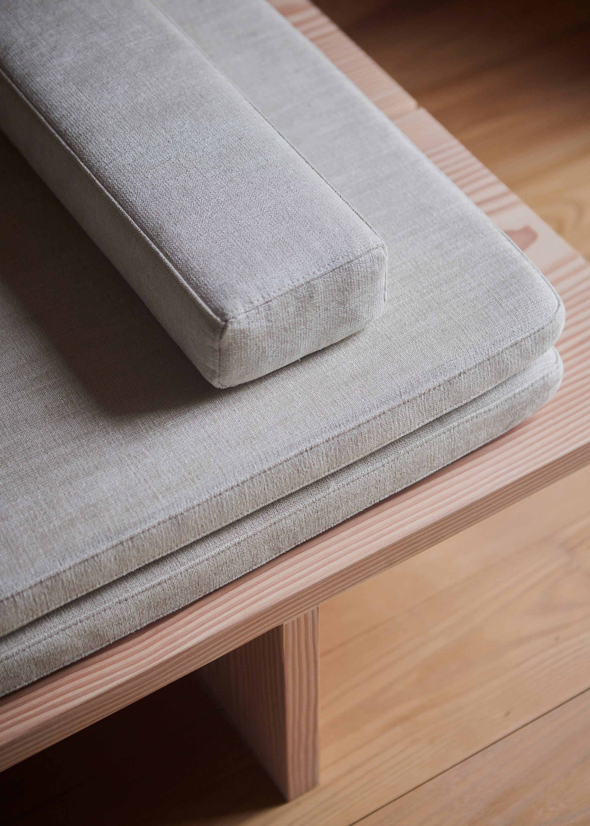 John Pawson x Dinesen世紀聯名「Pawson Furniture Collection」極簡木頭家具
