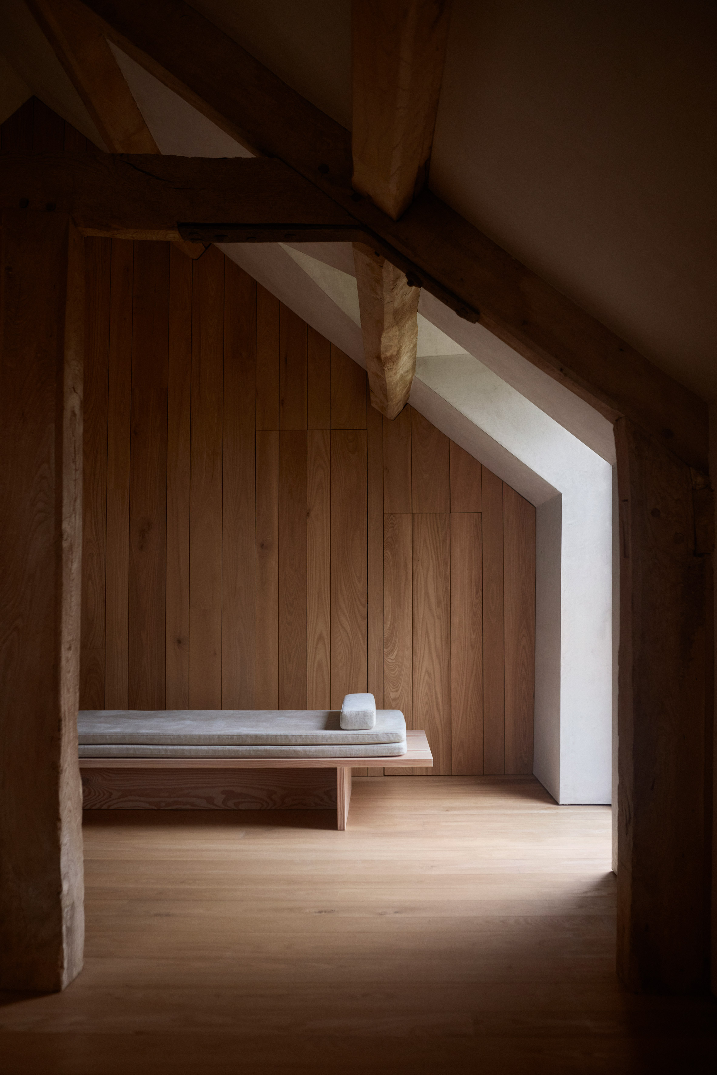 John Pawson x Dinesen世紀聯名「Pawson Furniture Collection」極簡木頭家具