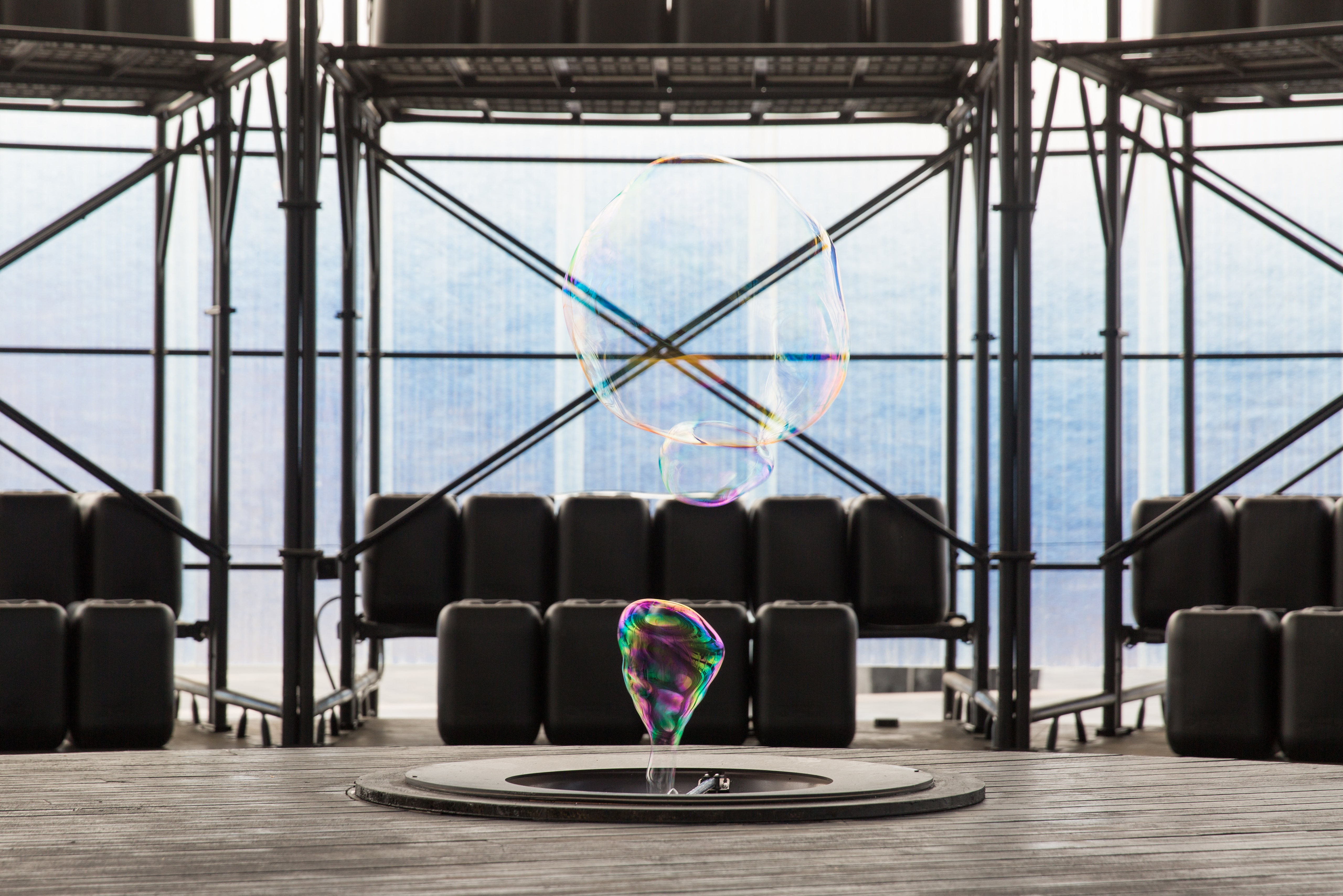 泡泡機是由擅長裝置的塗家伶提出構想