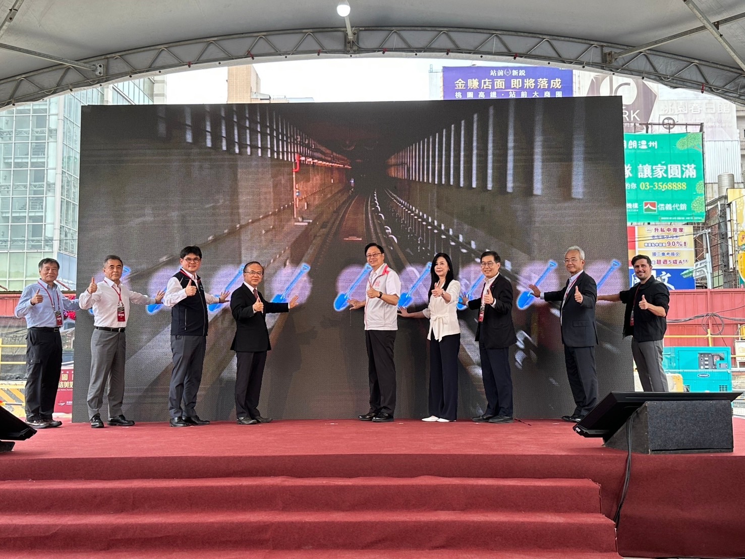 2024年7月10日開工典禮包括立法委員萬美玲、市議員林政賢、陳美梅、黃婉如、黃家齊、黃瓊慧、交通部政務次長陳彥伯、鐵道局長楊正君、市府交通局長張新福、捷運局總工程司林義昌、桃園區長許敏松、臺鐵公司總經理馮輝昇、互助營造董事長林志聖荷蘭建築師事務所Mecanoo建築師Rodrigo Louro、日商華大林組營造股份有限公司東京本社副本部長定松道也等均一同見證這項重大公共工程的典禮