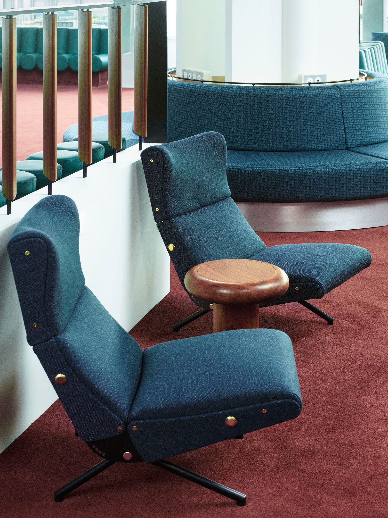 義大利建築師兼家具設計師Osvaldo Borsani設計的可傾斜飛機式座椅，都讓人聯想到航空科技的魅力