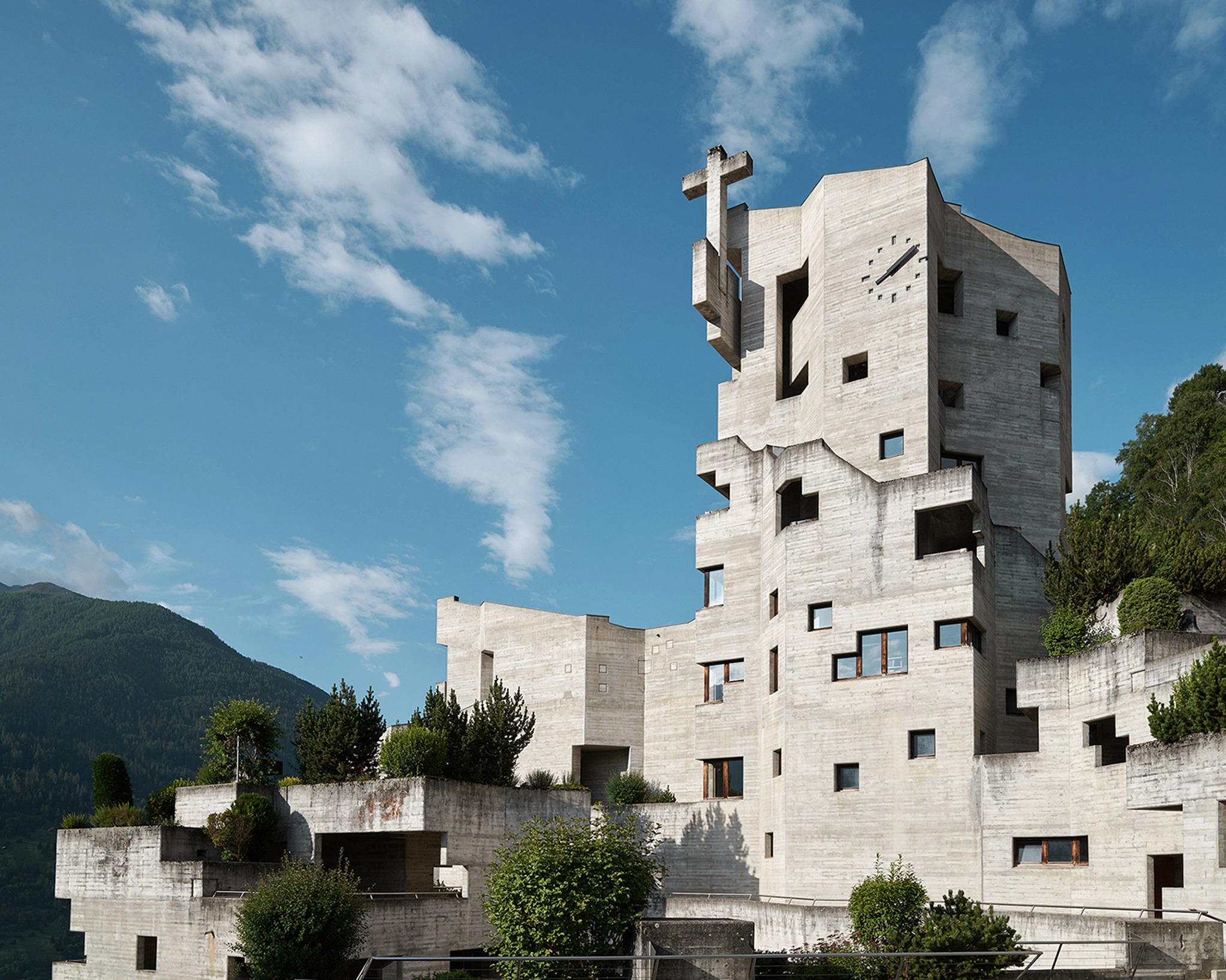 L'église Saint-Nicolas in Switzerland (Photography:Jamie McGregor Smith)