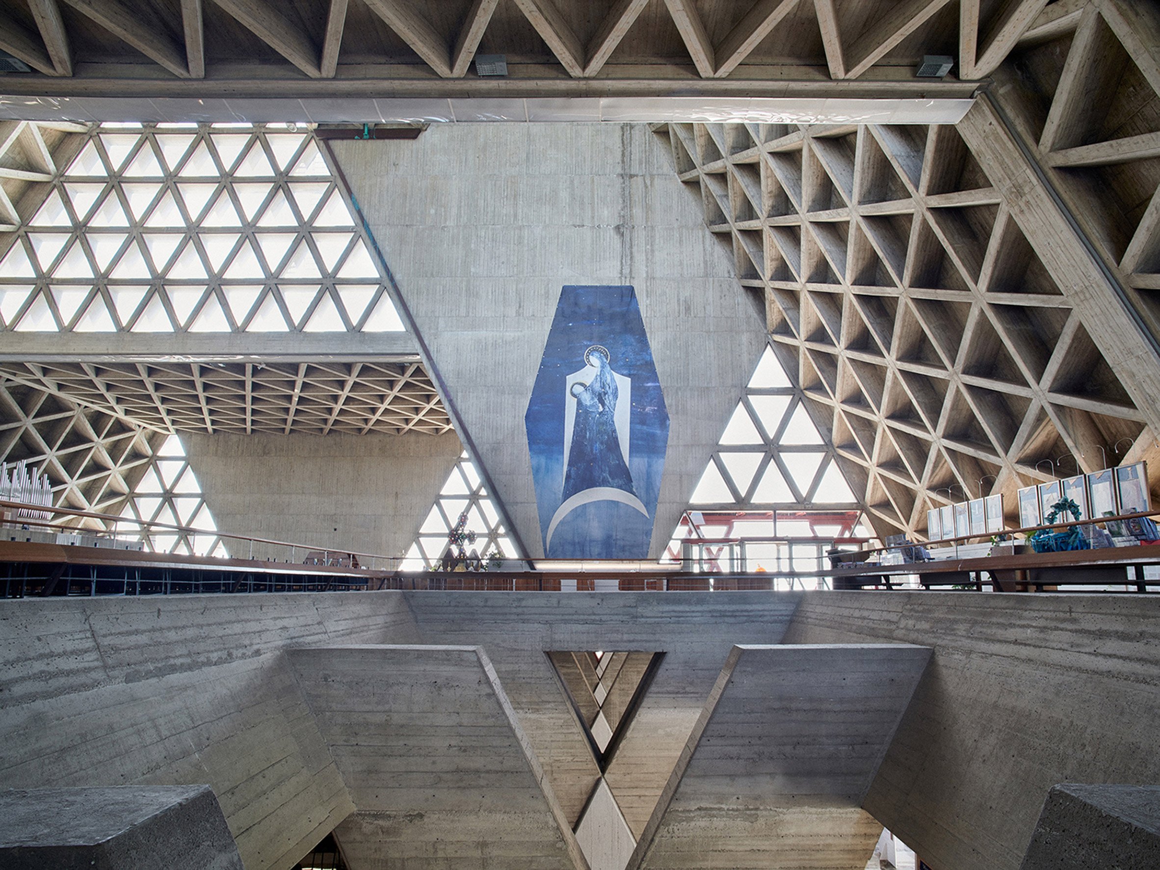 位於義大利的Tempio Mariano di Monte Gris羅馬天主教朝聖教堂,由義大利建築師Antonio Guacci設計 Tempio Mariano di Monte Grisa 格里薩山朝聖教堂正式名稱為天上母后國家朝聖所, 是一座羅馬天主教朝聖教堂 Svetišče na Vejni/Santuario di Monte Grisa/Sanctuary