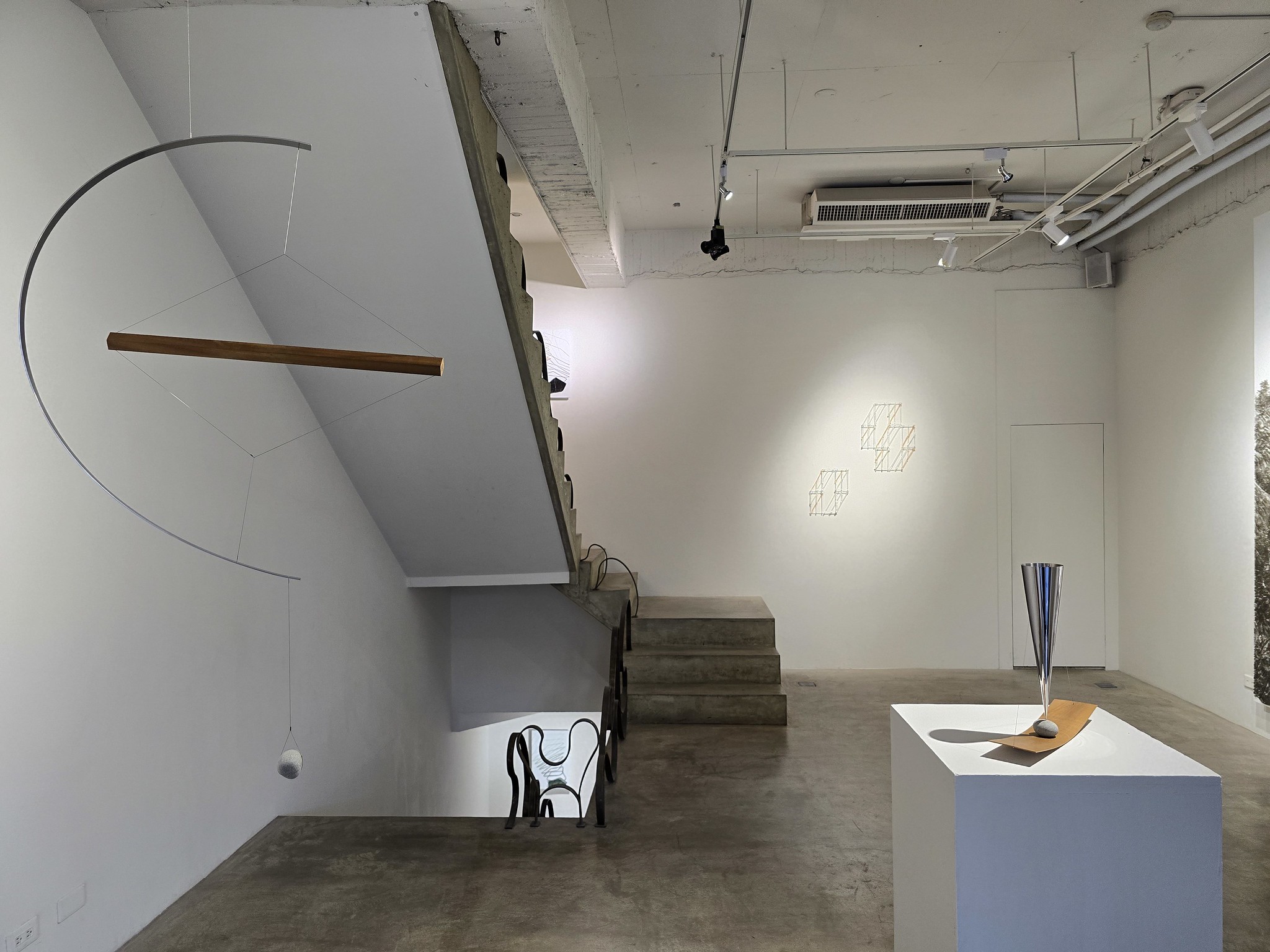 臻品藝術中心34 週年展《維度轉換》展覽空間一樓