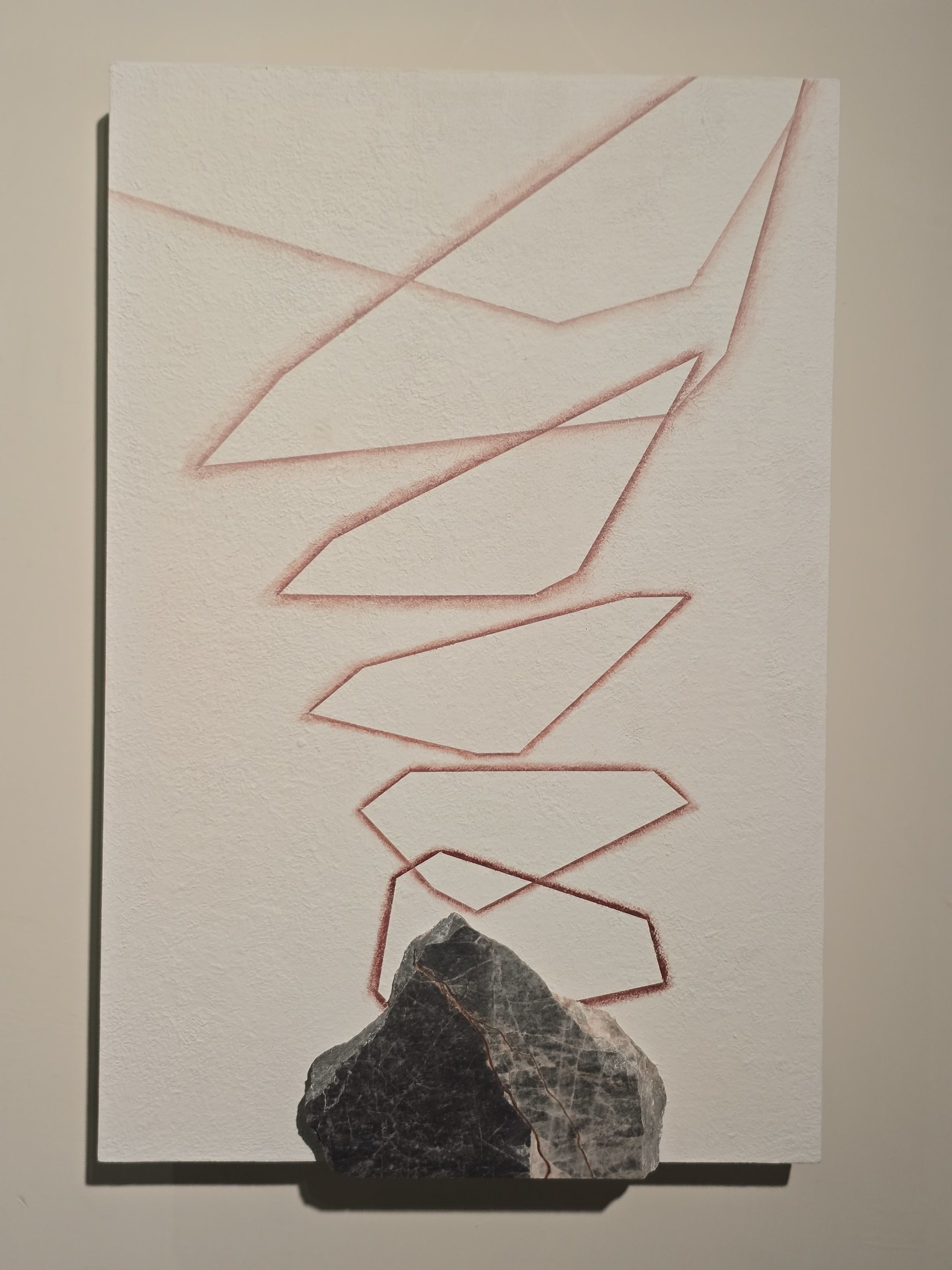 曾令理 × 偶然設計的創作試圖以藝術轉換地震發生的瞬間，石板在重力和地震力量下的變化