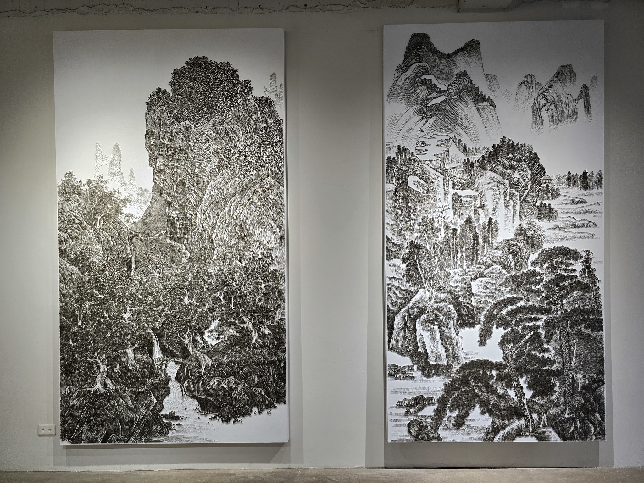 陳浚豪展出作品：透過蚊釘的疏密配置精確地再現了傳統水墨畫的筆觸，以光影作為渲染將山水畫的多層次景深巧妙地壓縮至 2.5D 的創作中，呈現出畫面的生動與層次