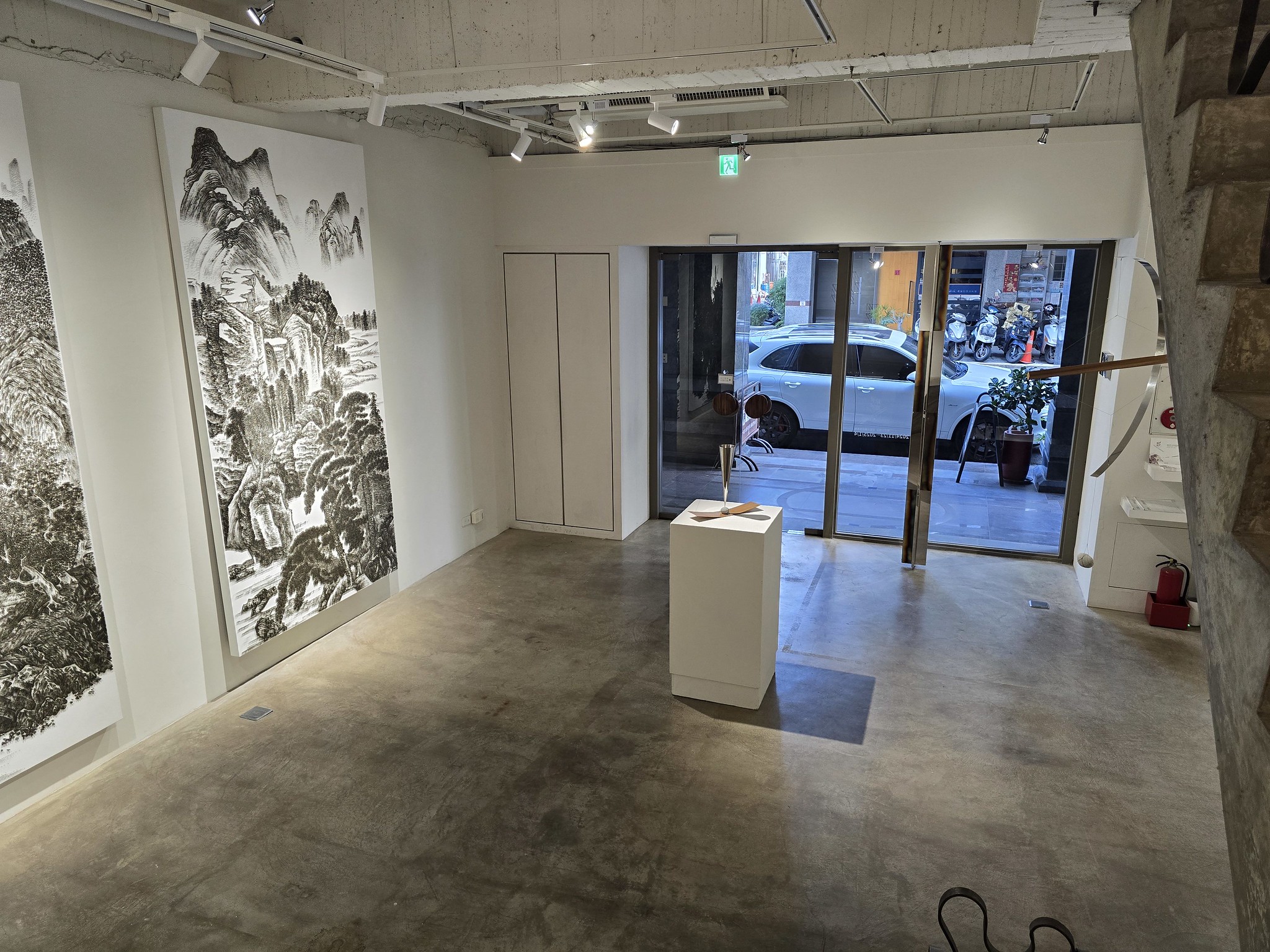 臻品藝術中心34 週年展《維度轉換》一樓展覽空間
