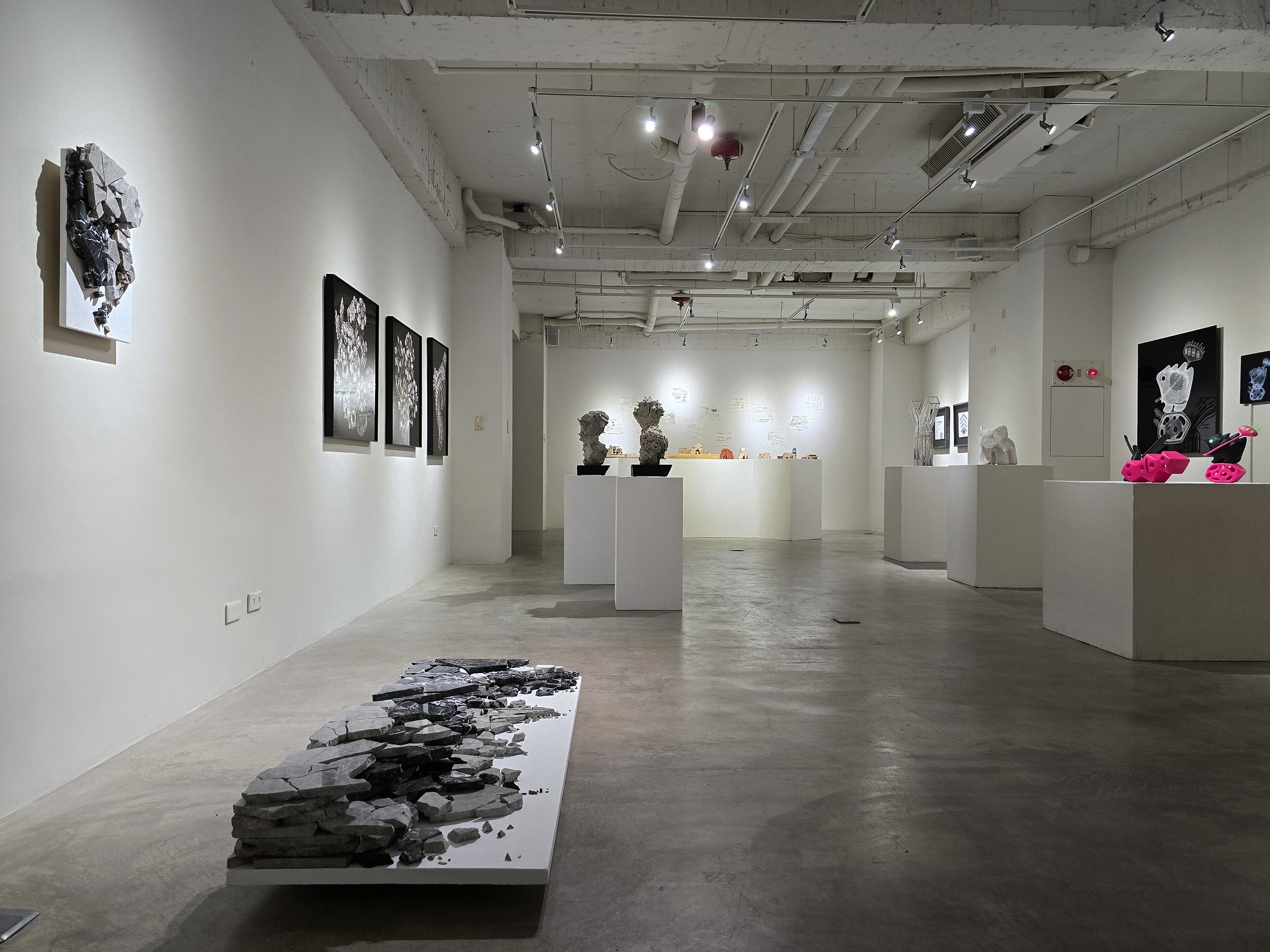 臻品藝術中心34 週年展《維度轉換》地下室展覽空間