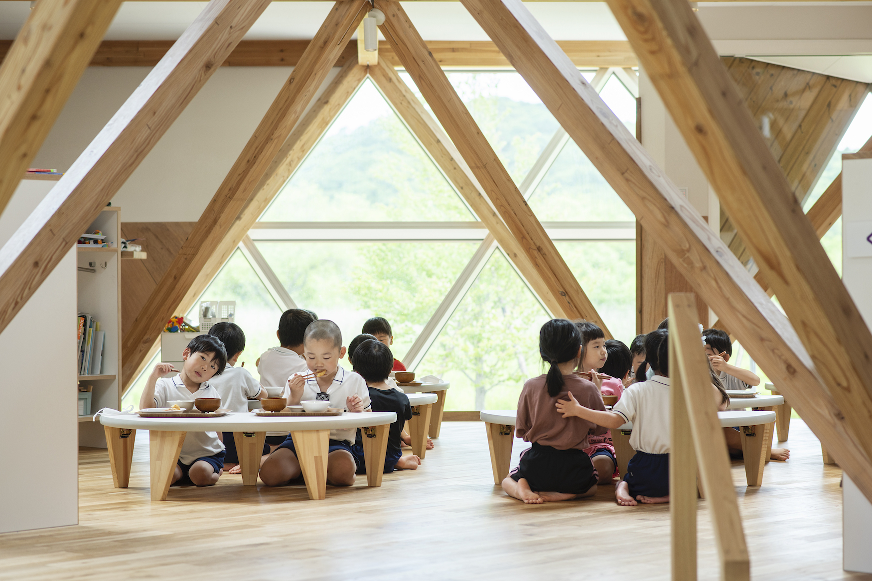 北海道木構木造幼兒園浦河之友森林幼兒園（浦河フレンド森のようちえん）Urakawa Friend Mori Noyochien 照井康穗建築師事務所（YASUO TERUI Architects）