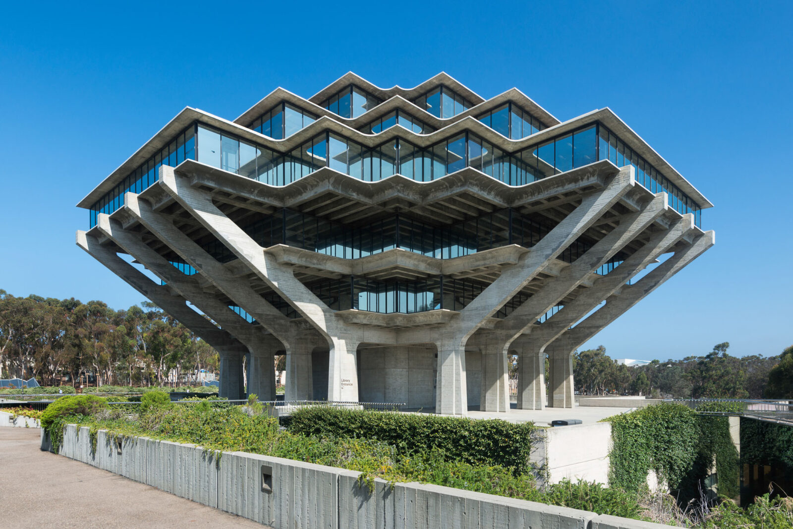 蓋瑟爾圖書館 Geisel Library
設計:威廉·佩雷拉(William Pereira