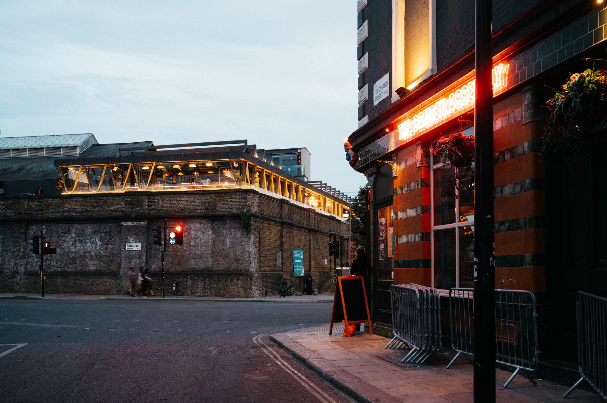 舊建築改造 英國歷史建築設計酒吧Lucky Club