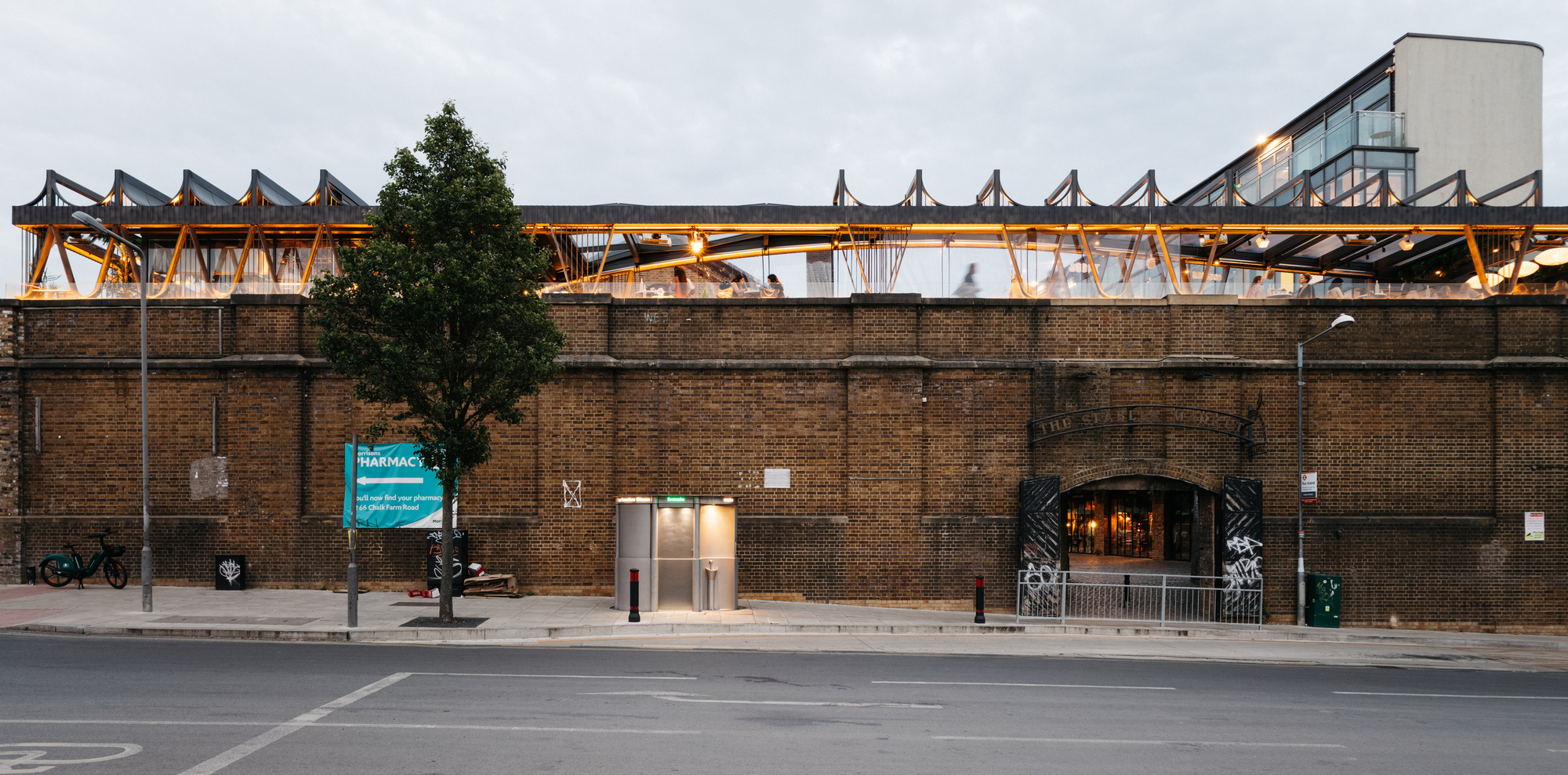 舊建築改造 英國歷史建築設計酒吧Lucky Club
