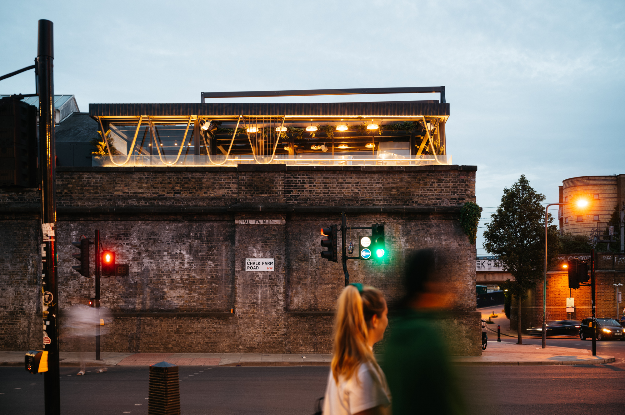 舊建築改造 英國歷史建築設計酒吧Lucky Club