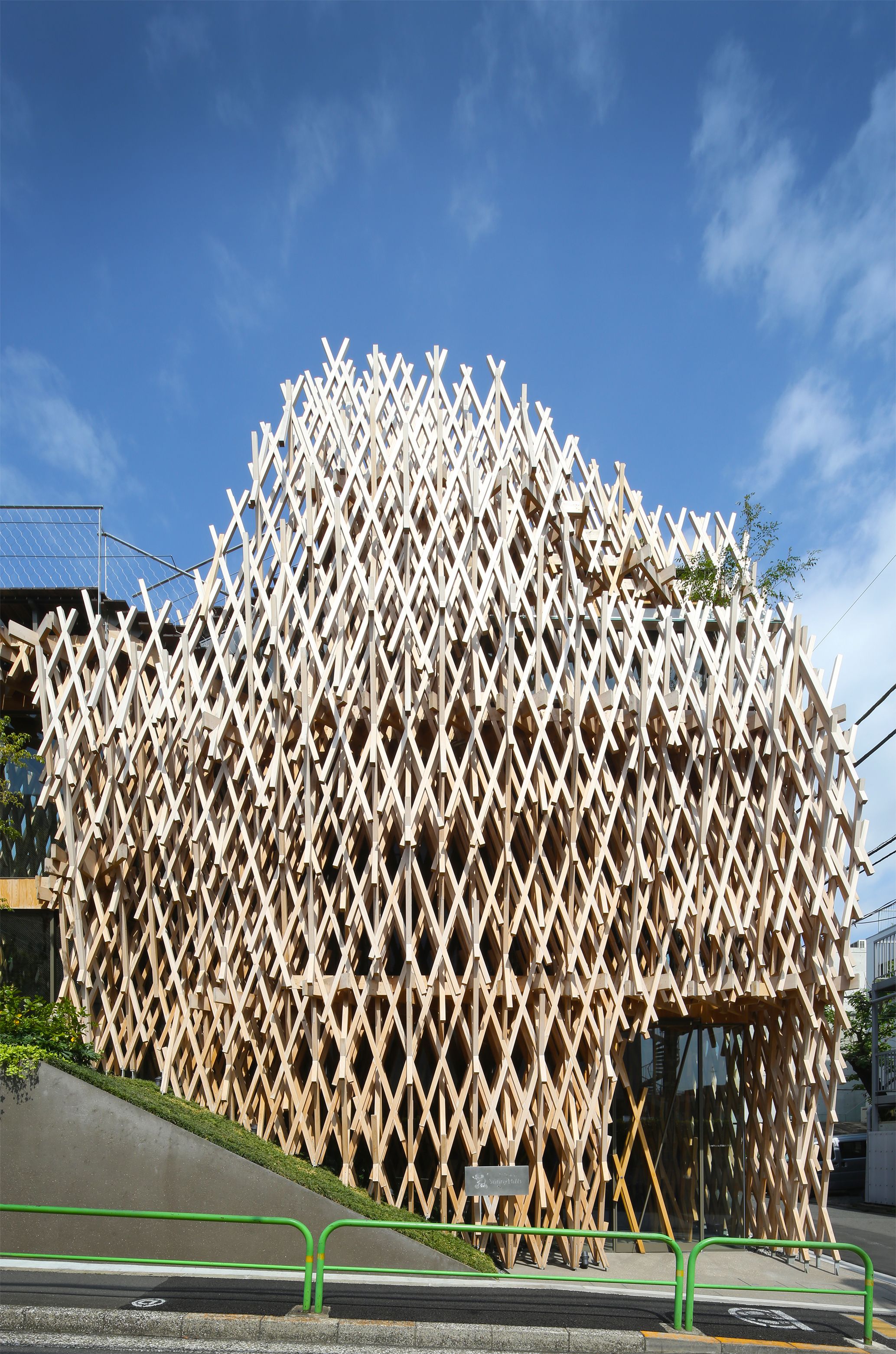 サニーヒルズ南青山 表参道 建築 散歩 隈研吾　